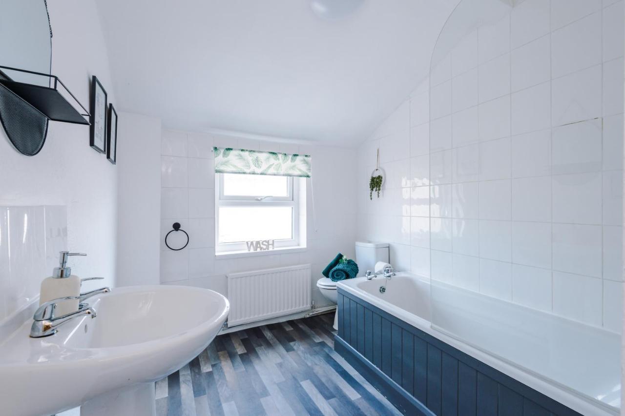 Spacious 2-Bed City-Centre Cottage In Chester By 53 Degrees Property - Ideal For Groups & Couples - Sleeps 6 外观 照片
